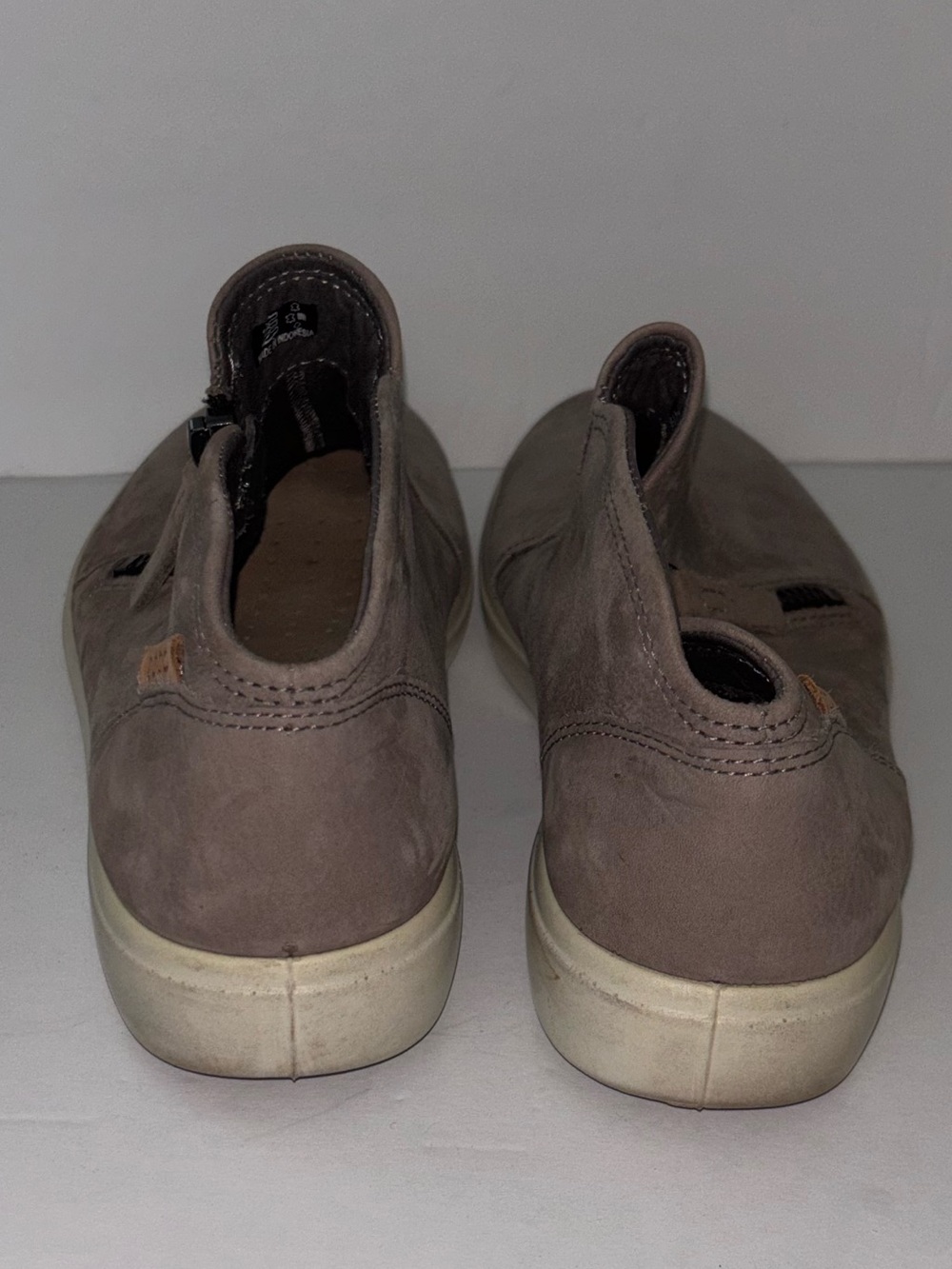 Ecco Soft 7 Low Bootie Women Size 7 Eur 38 Taupe Suede Boots $170 MSRP - Picture 4 of 6